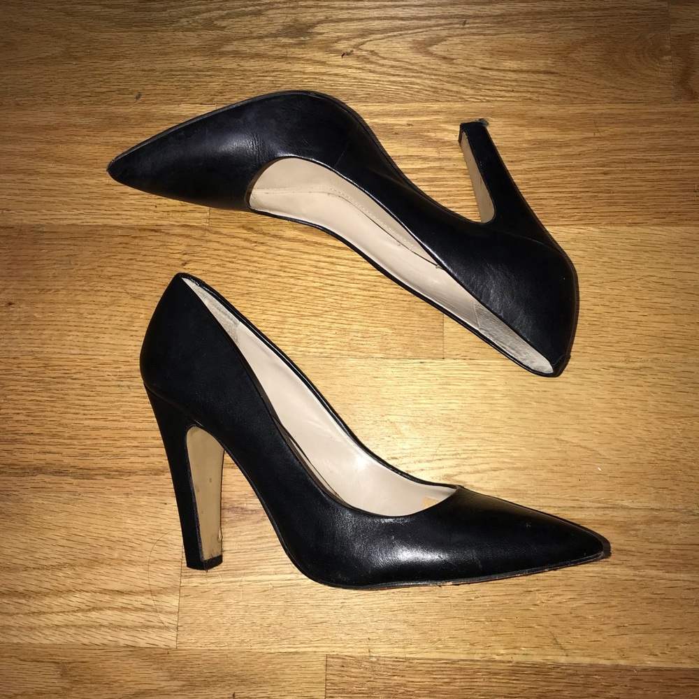 Vince Camuto Black Pumps